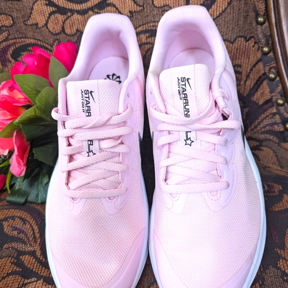 Pink 🩷 Nike running shoes 6.5Y - Picture 3 of 5